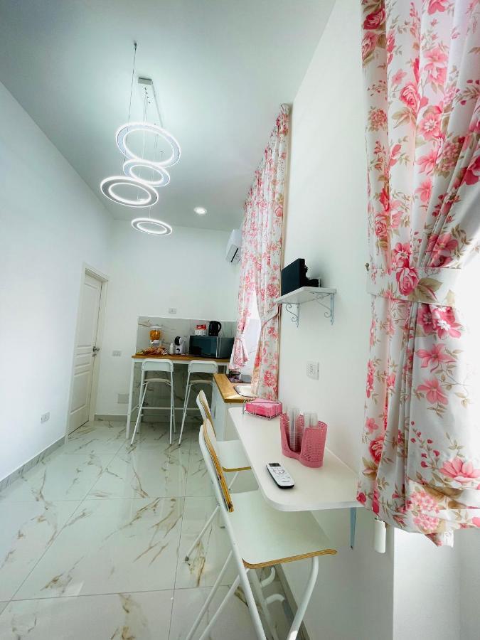 Virgy House Acomodação com café da manhã Nápoles Exterior foto